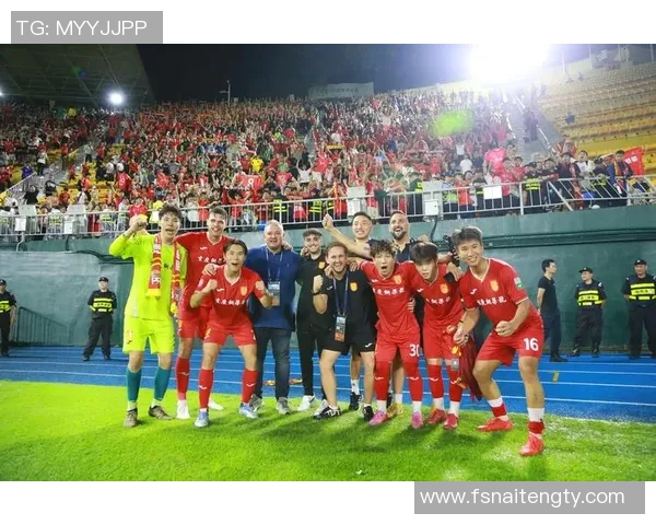 足球场上推人事件频发 谁是背后主角让人气愤的推人球星